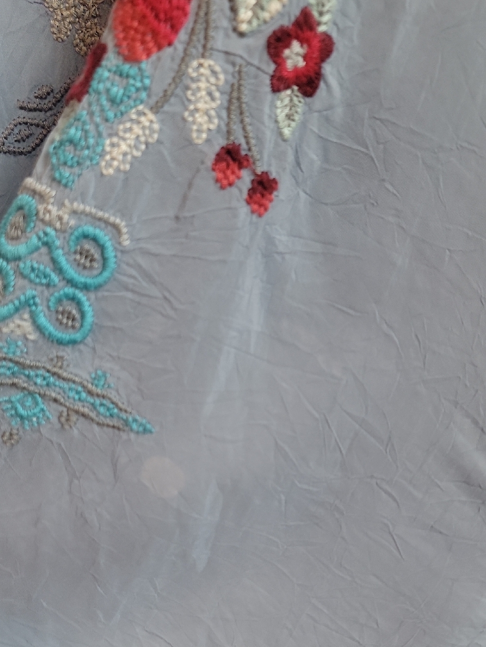 Johnny Was Light Blue Floral Embroidered V-Neck Women's Top Shirt Medium M Flaw - Picture 7 of 7